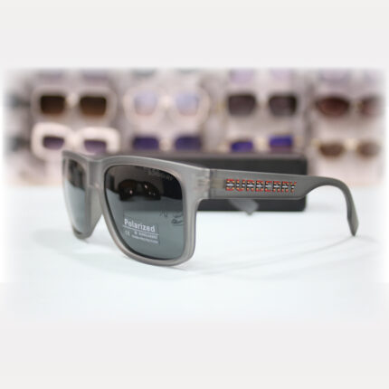 LUMIN-premium-polarized-mens-sunglasses-with-black-frame-Burberry